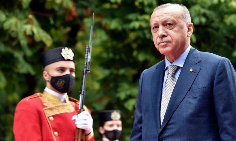 Τουρκία: Χειροπέδες και δικαστήριο επειδή...πέταξε κάτω φωτογραφία του Ερντογάν